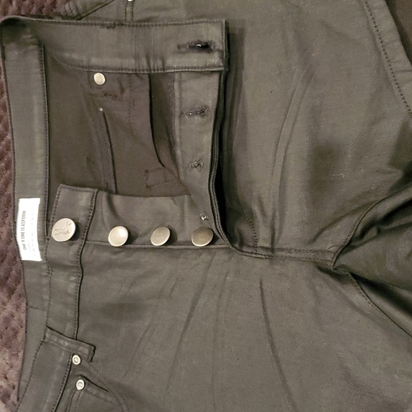 One Teaspoon by Revolve Black Side Lace-Up High Waist Shorts. Size 26 - Picture 2 of 8